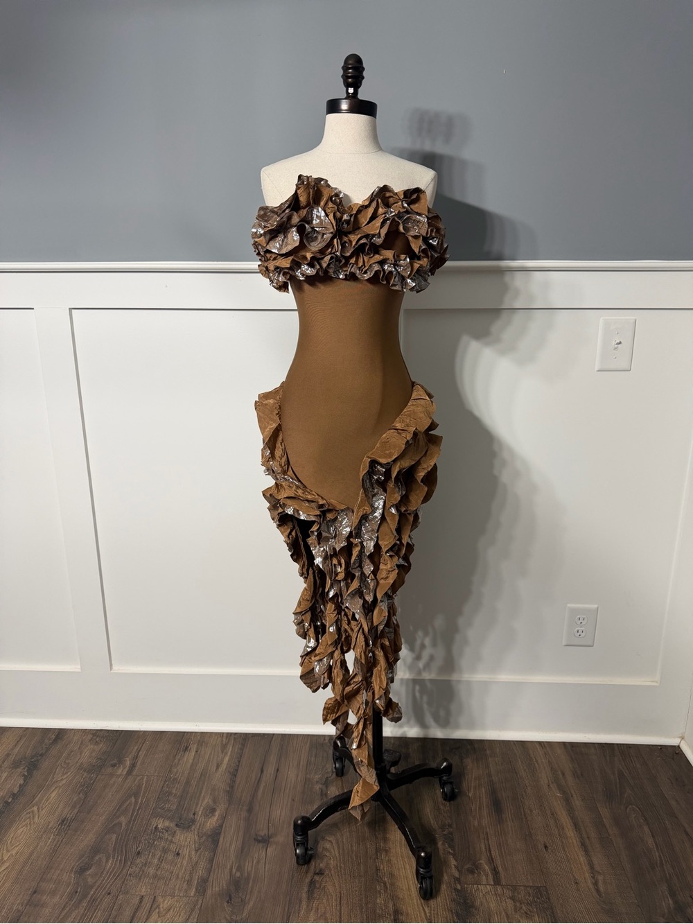 AKIRA CITY LIGHTS RUFFLE MIDI DRESS IN BRONZE